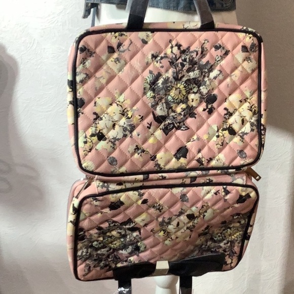 Betsey Johnson NEW - Cosmetic Case - Pink Floral w/ cute Betsey Black Bow - Picture 5 of 6
